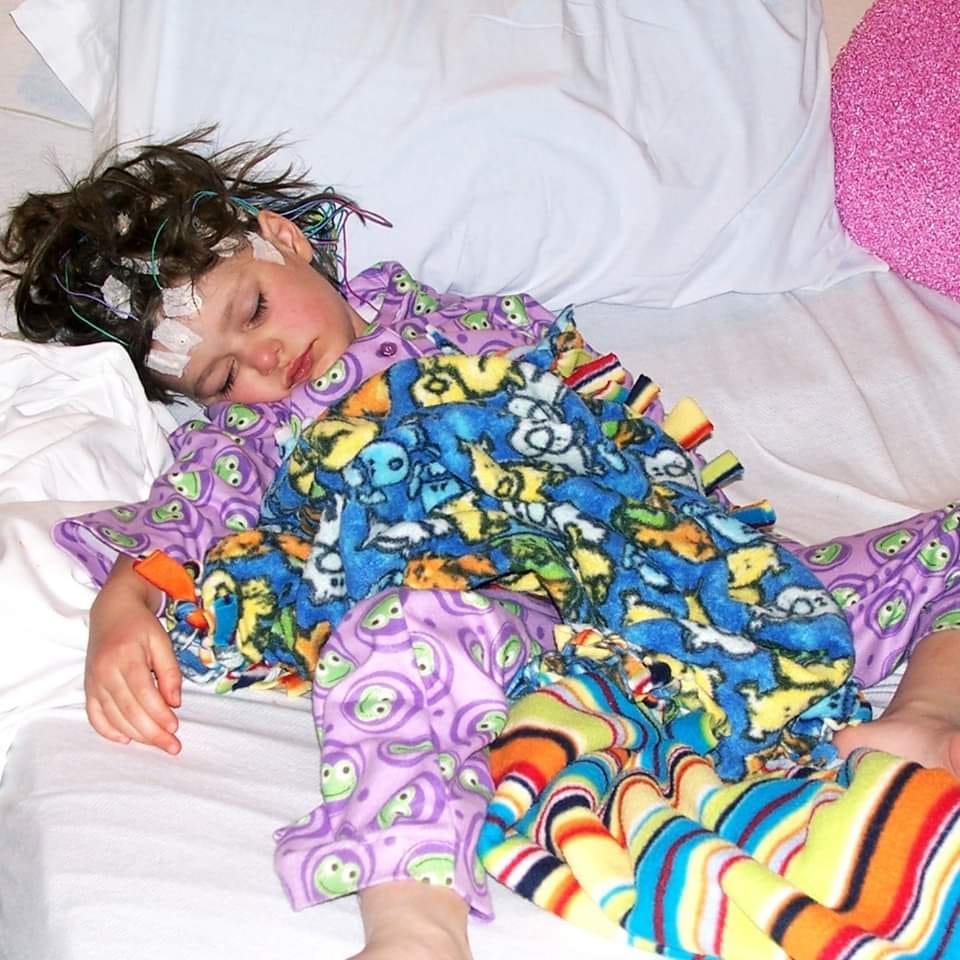 girl sleeping during eeg testing without wearing a nillynoggin eeg cap